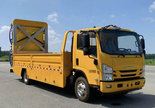 五十铃大型防撞缓冲车（100K）